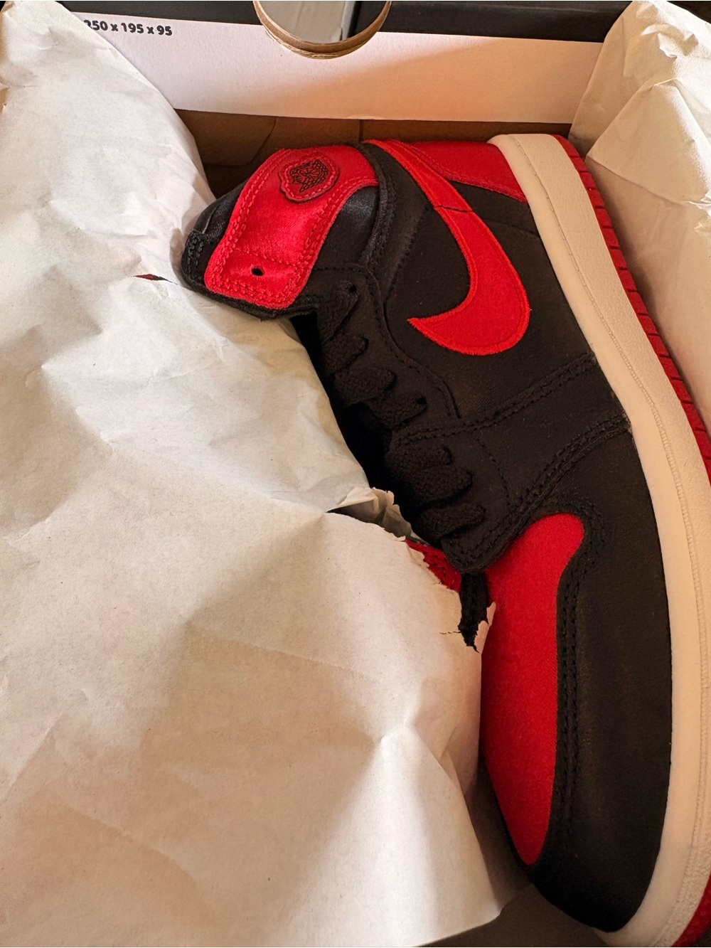 Air Jordan 1 Retro High OG “Satin Bred” – Size 3Y – NEW